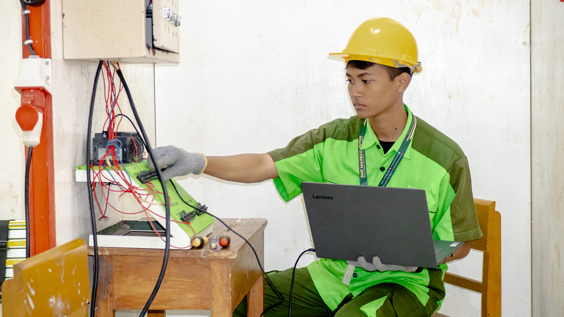 Praktek Instalasi Motor Listrik Berbasis PLC